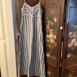 Crisp linen maxi dress
